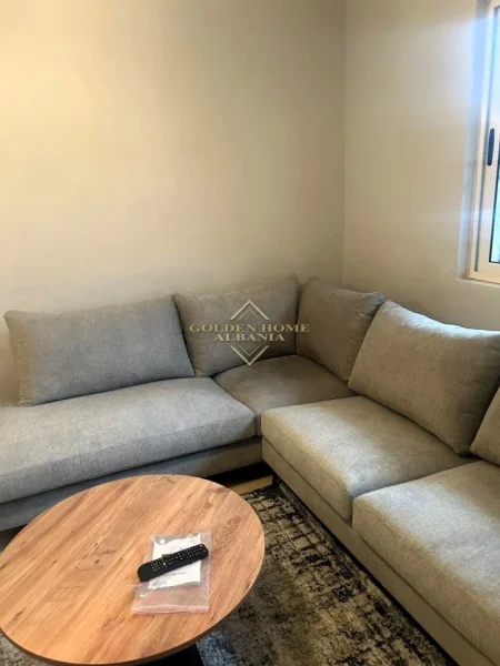 Tirane, jepet me qera 2+1 , 100 m² 450 € 