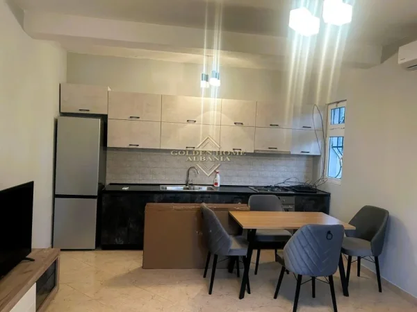 Tirane, jepet me qera 2+1 , 100 m² 450 € 