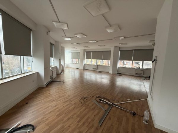 Tirane, jepet me qera ambjent biznesi Kati 1, 203 m² 3.500 € (Stadiumi Dinamo)