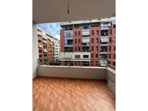 Tirane, shitet apartament 1+1 Kati 4, 67 m² (Unaza e re)