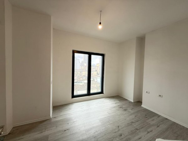 Tirane, jepet me qera ambjent biznesi Kati 3, 100 m² 1.000 € (Rruga e Barrikadave)