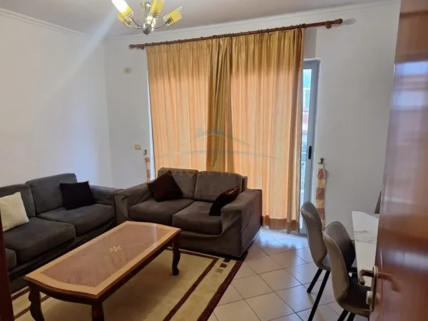 Tirane, jepet me qera apartament 1+1 Kati 1, 72m² 500 € (Komuna e parisit)