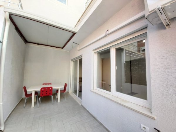 Apartament 1+1 tek Kopshti Botanik ne Pallat te Ri me Ashensor | Mobilim dhe Investim i Ri | Parket | i bere per vete