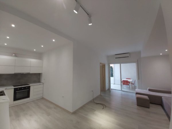 Apartament 1+1 tek Kopshti Botanik ne Pallat te Ri me Ashensor | Mobilim dhe Investim i Ri | Parket | i bere per vete