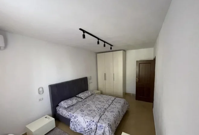 Tirane, jepet me qera apartament 2+1+Ballkon Kati 4, 80 m² 750 € (Qender)