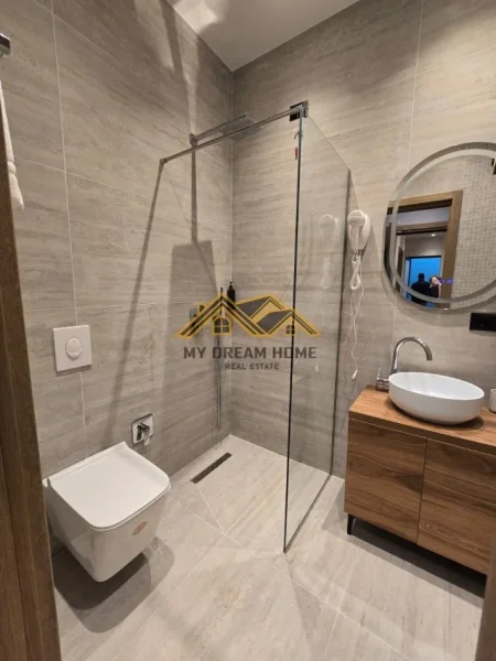 Durres, shitet apartament 4+1 , 135 m² 400.000 € (qender e durresit)