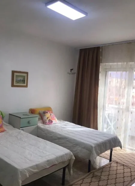 Tirane, jepet me qera apartament 2+1 Kati 4, 80 m² 550 € (RRUGA E DIBRES)
