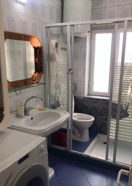 Tirane, jepet me qera apartament 2+1 Kati 4, 80 m² 550 € (RRUGA E DIBRES)