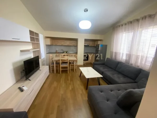 Tirane, jepet me qera apartament 2+1 Kati 3, 110 m² 600 € (21 Dhjetori)