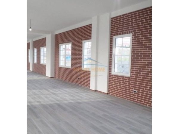 Tirane, jepet me qera ambjent biznesi , 500 m² 2.000 € (PASKUQAN)