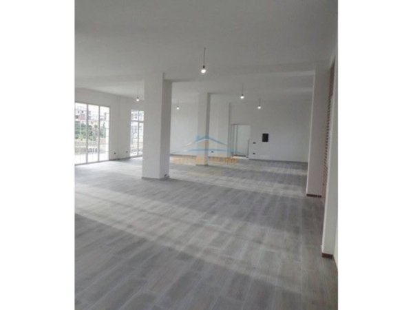 Tirane, jepet me qera ambjent biznesi , 500 m² 2.000 € (PASKUQAN)