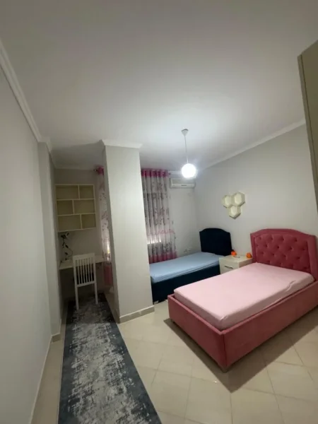 Tirane, jepet me qera apartament 2+1+Ballkon Kati 2, 100 m² 50.000 leke i pa diskutueshem
