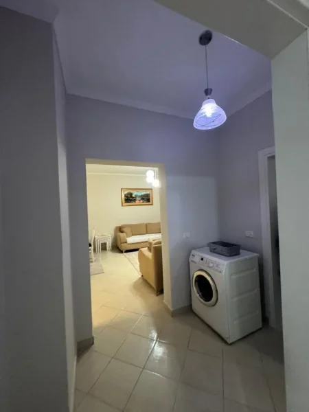Tirane, jepet me qera apartament 2+1+Ballkon Kati 2, 100 m² 50.000 leke i pa diskutueshem