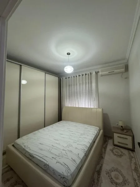 Tirane, jepet me qera apartament 2+1+Ballkon Kati 2, 100 m² 50.000 leke i pa diskutueshem