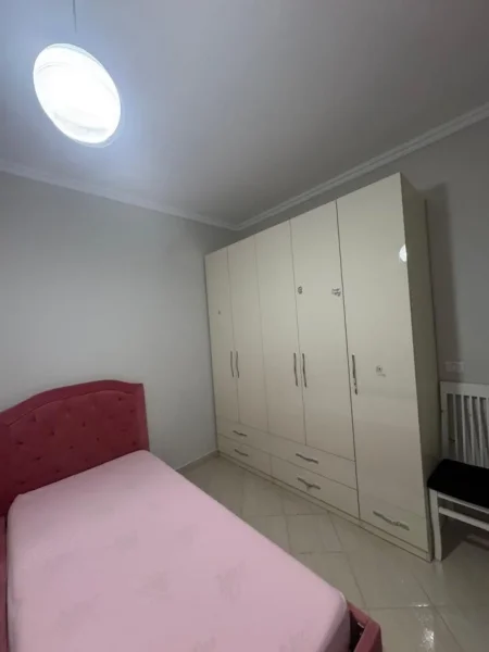 Tirane, jepet me qera apartament 2+1+Ballkon Kati 2, 100 m² 50.000 leke i pa diskutueshem