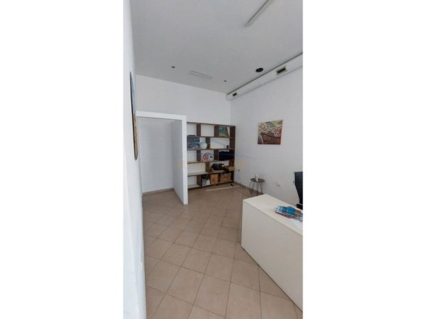 Tirane, jepet me qera ambjent biznesi Kati 0, 55 m² 800 € (BULEVARDI ZOGU I PARE)