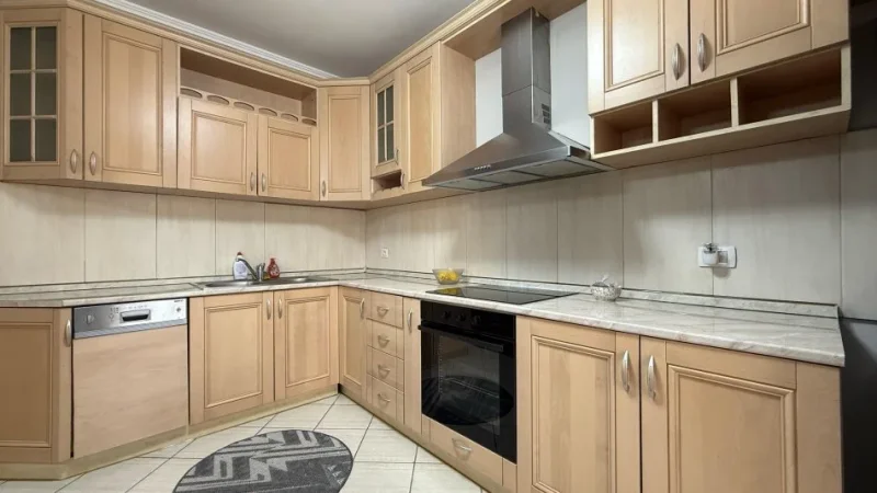 Tirane, shitet apartament 2+1+Ballkon Kati 5, 107 m² 350.000 € (Air Albania)