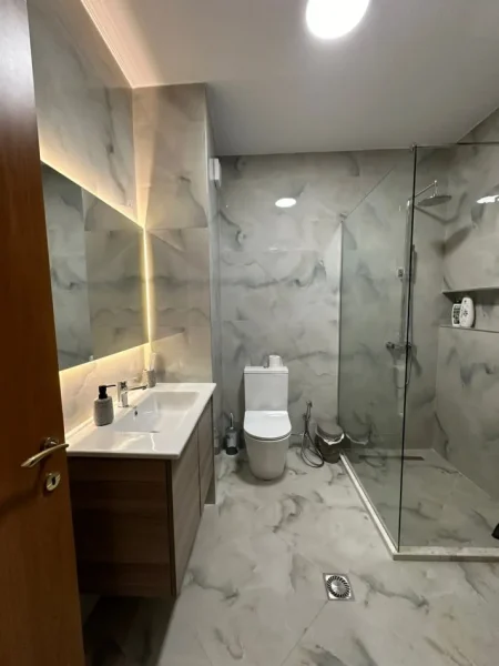 Tirane, shitet apartament 2+1+Ballkon Kati 3, 90 m² 320.000 € (Air Albania)