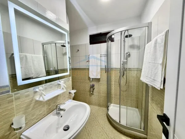 Tirane, jepet me qera apartament 3+1 Kati 3, 91 m² 1.200 € (Bulevardi Bajram Curri)