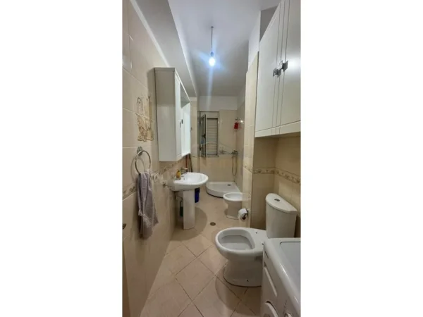Tirane, jepet me qera apartament 1+1 Kati 6, 69 m² 480 € (Unaza e Re prane Viles L)