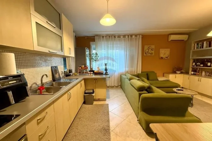 Apartament ne shitje, 1+1 totalisht i mobiluar, kompleksi Colombo 2! (165'000 Euro)
