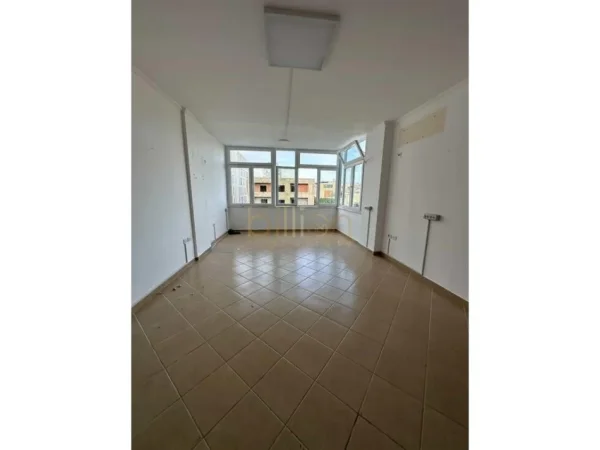 Durres, shitet 2+1+Ballkon , 110 m² 190.000 € (Shkembi i Kavajes)