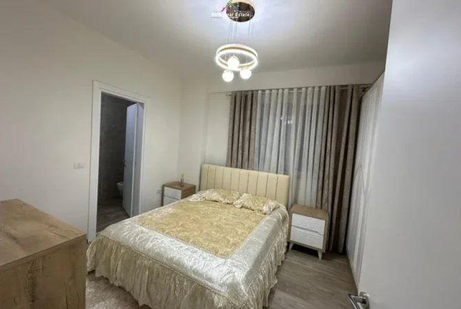 Tirane, jepet me qera apartament 2+1+Ballkon Kati 2, 110 m² 850 € (ne rrugen Hamdi Sina)
