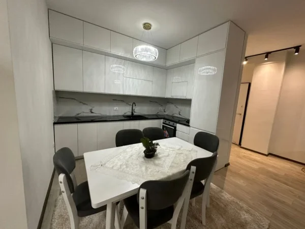 Tirane, jepet me qera apartament 2+1 Kati 2, 110 m² 850 € (Rruga Hamdi Sina)