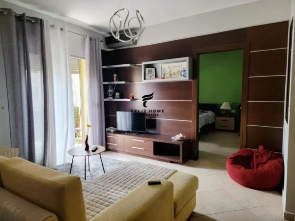 Tirane, jepet me qera apartament 1+1 Kati 3, 60 m² 500 € (ALI DEMI)