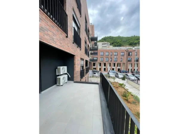 Tirane, jepet me qera apartament 1+1 Kati 2, 91 m² 700 € (kodra diellit)