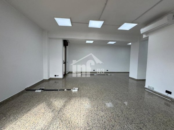 Tirane, jepet me qera zyre Kati 10, 150 m² 2.100 € (RRUGA “ABDI TOPTANI”, PRANË SHESHIT "SKËNDERBEJ")