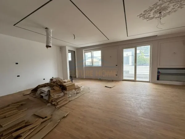 Tirane, shitet apartament 3+1 Kati 6, 352 m² 750.000 € 