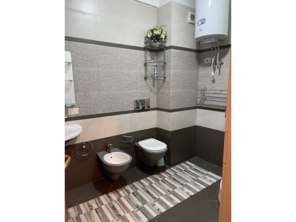 Tirane, jepet me qera apartament 2+1+PARKIM+Depo , Kati 7, 110 m² 550 € (ASTIR)
