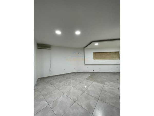 Tirane, jepet me qera ambjent biznesi Kati 0, 54 m² 600 € (RRUGA E DURRSIT)