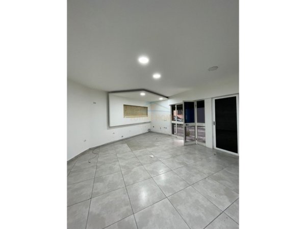 Tirane, jepet me qera ambjent biznesi Kati 0, 54 m² 600 € (RRUGA E DURRSIT)