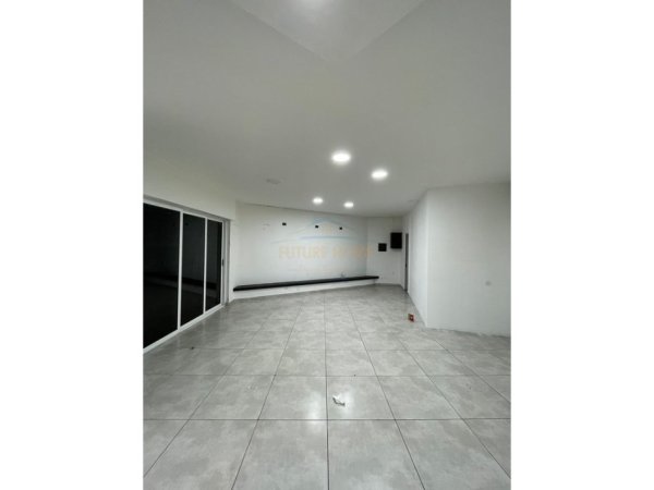 Tirane, jepet me qera ambjent biznesi Kati 0, 54 m² 600 € (RRUGA E DURRSIT)