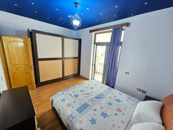 Tirane, jepet me qera apartament 1+1 Kati 2, 95 m² 570 € (Rruga Bill Klinton)
