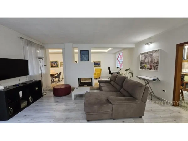 Tirane, shes apartament 3+1 Kati 12, 197 m² 620.000 € (Bllok)