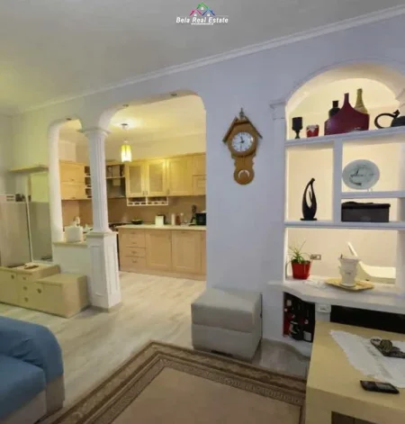 Tirane, jepet me qera apartament 2+1+Ballkon Kati 8, 85 m² 570 € (prane shkolles Qazim Turdiu)