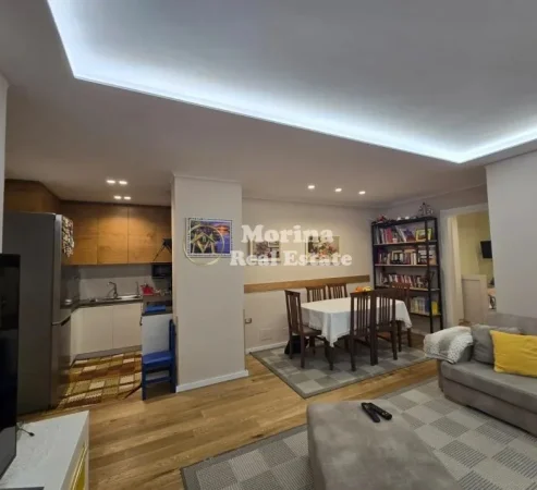 Tirane, jepet me qera apartament 3+1 Kati 3, 100 m² 800 € (Pazari i Ri)