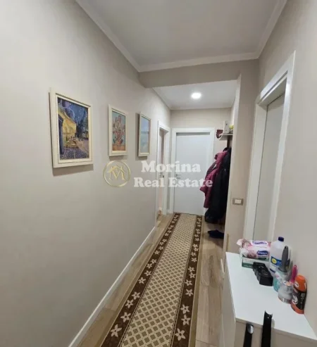 Tirane, jepet me qera apartament 3+1 Kati 3, 100 m² 800 € (Pazari i Ri)