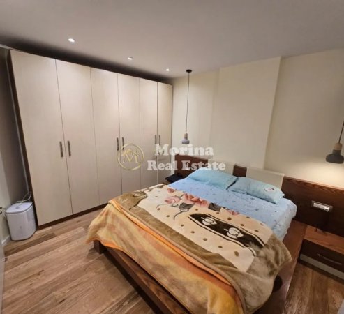 Tirane, jepet me qera apartament 3+1 Kati 3, 100 m² 800 € (Pazari i Ri)