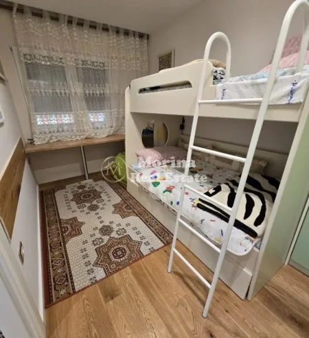 Tirane, jepet me qera apartament 3+1 Kati 3, 100 m² 800 € (Pazari i Ri)