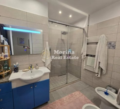 Tirane, jepet me qera apartament 3+1 Kati 3, 100 m² 800 € (Pazari i Ri)