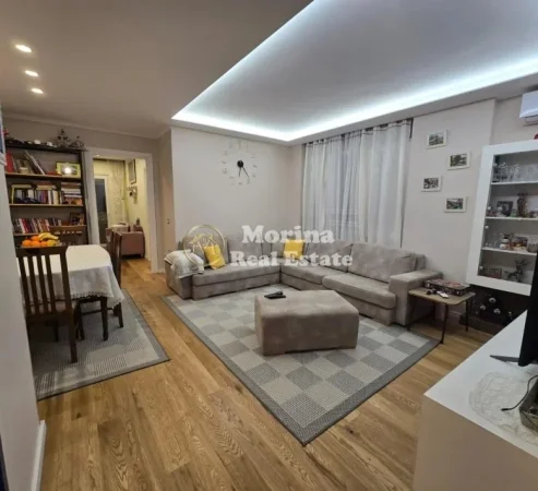Tirane, jepet me qera apartament 3+1 Kati 3, 100 m² 800 € (Pazari i Ri)