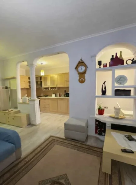 Tirane, jepet me qera apartament 2+1 Kati 8, 85 m² 570 € (Rruga Androkli Kostallari)