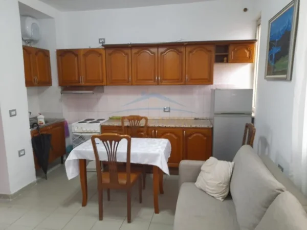 Tirane, jepet me qera apartament 2+1 Kati 5, 80 m² 670 € (perballe ambasades polake)