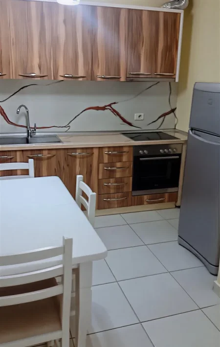 Tirane, jepet me qera apartament 1+1+Ballkon Kati 2, 82 m² 450 € (e diskutueshme) (Astir, Kompleksi Fratari)