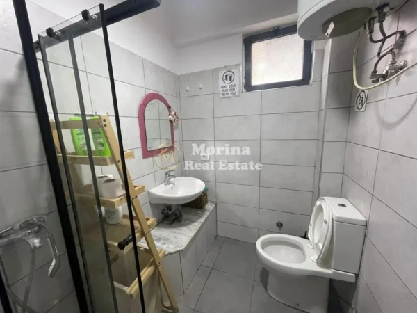 Tirane, jepet me qera garsonier Kati 2, 40 m² 450 € (Shkolla e Bashkuar)