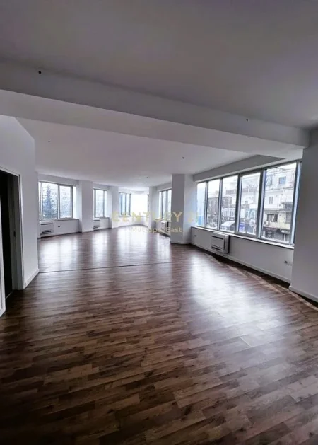 Tirane, jepet me qera ambjent biznesi Kati 1, 250 m² 3.500 € (stadiumi Dinamo)